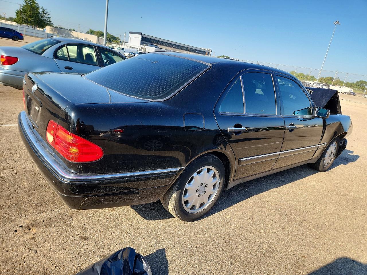 1999 Mercedes-benz E 320 Черный vin: WDBJF65H1XA828744
