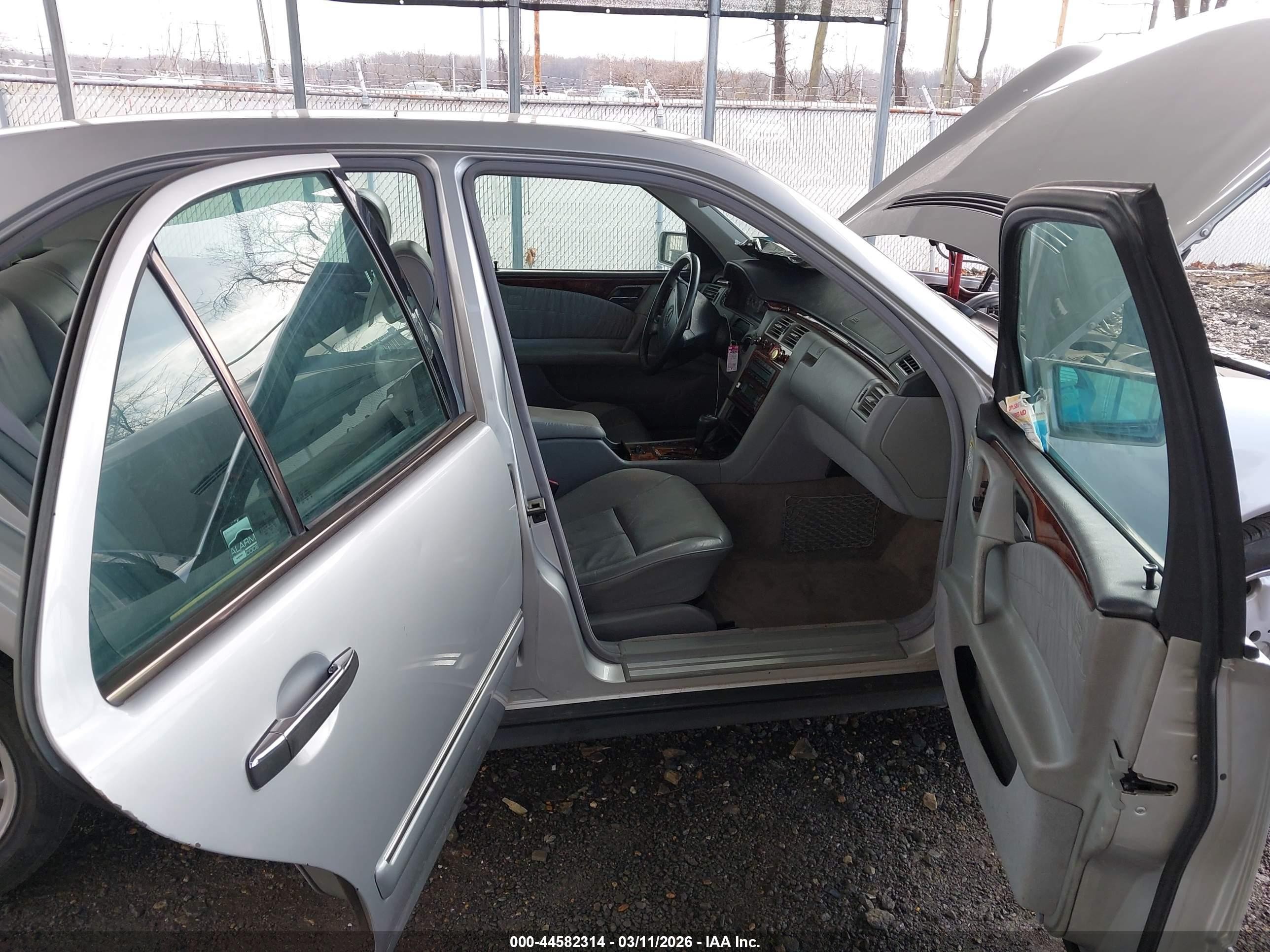 1999 Mercedes-benz E 320   Silver vin: WDBJF65H1XA922865