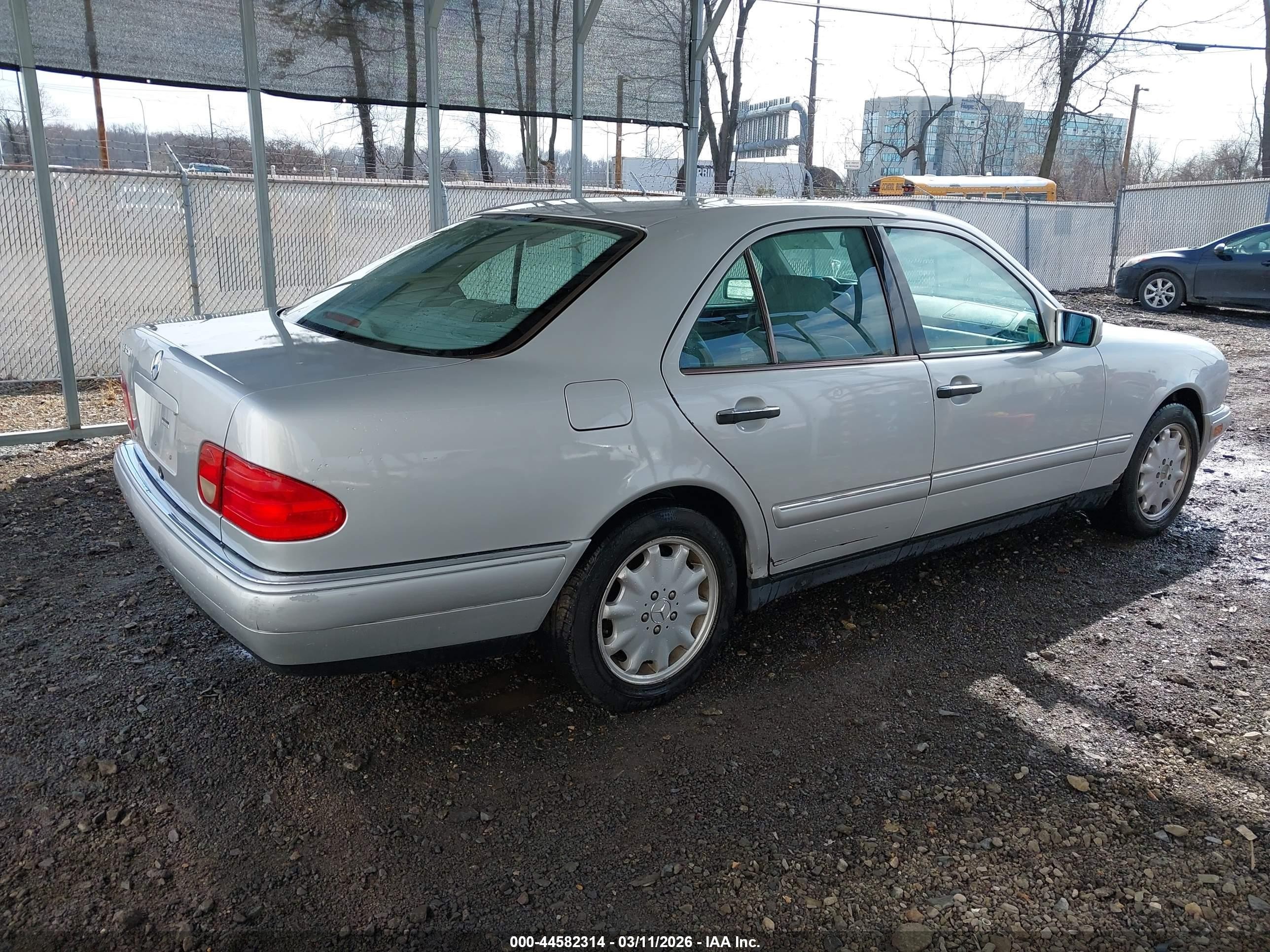1999 Mercedes-benz E 320   Silver vin: WDBJF65H1XA922865