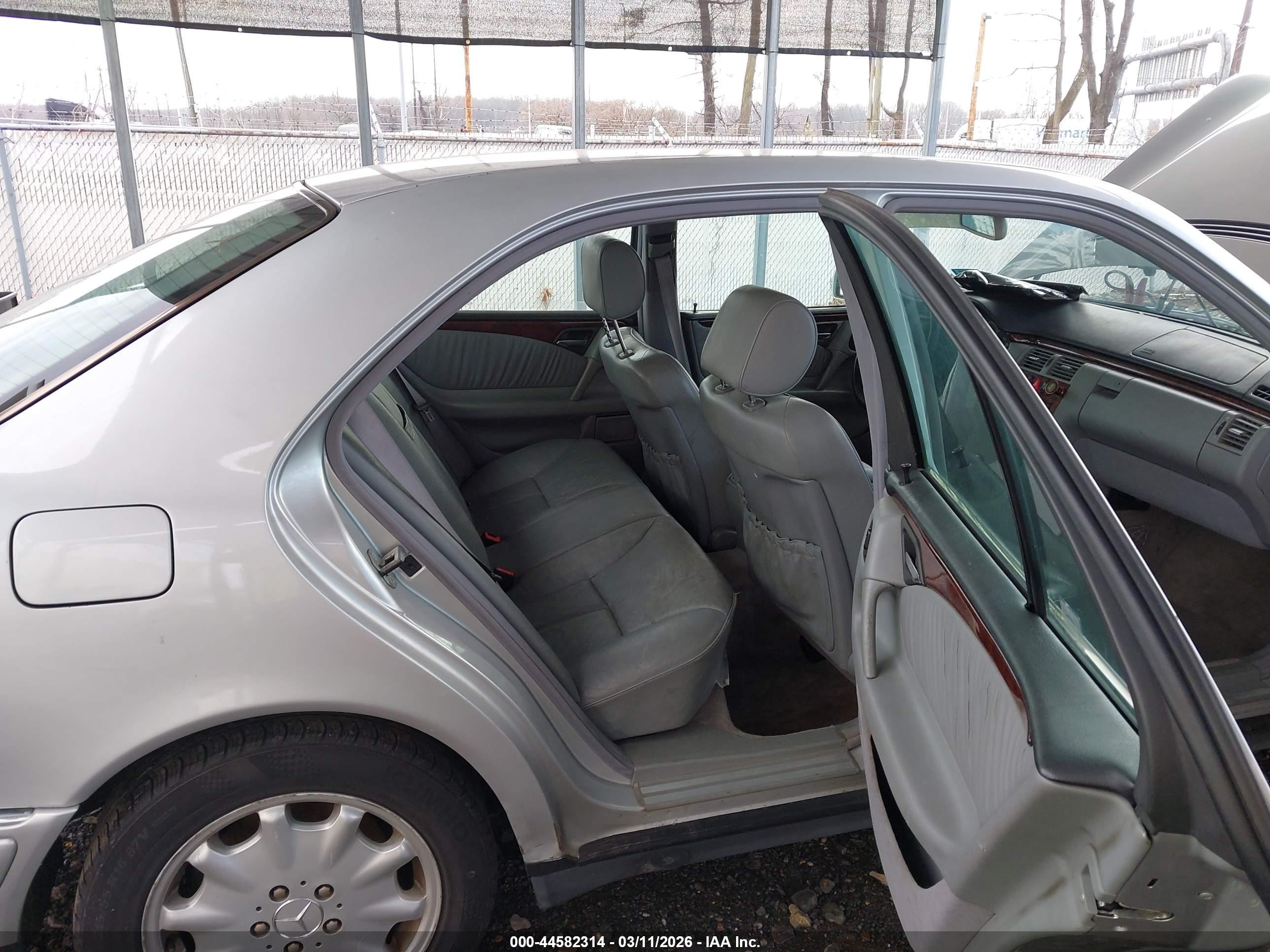 1999 Mercedes-benz E 320   Silver vin: WDBJF65H1XA922865