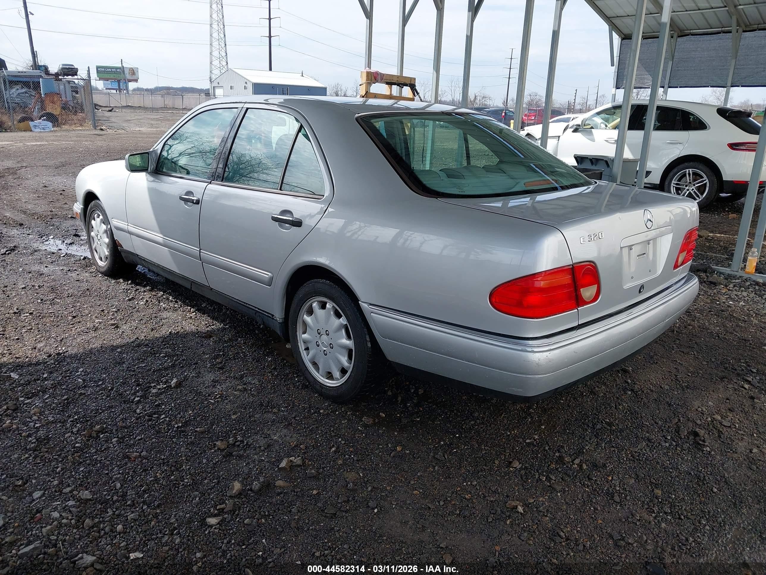 1999 Mercedes-benz E 320   Silver vin: WDBJF65H1XA922865