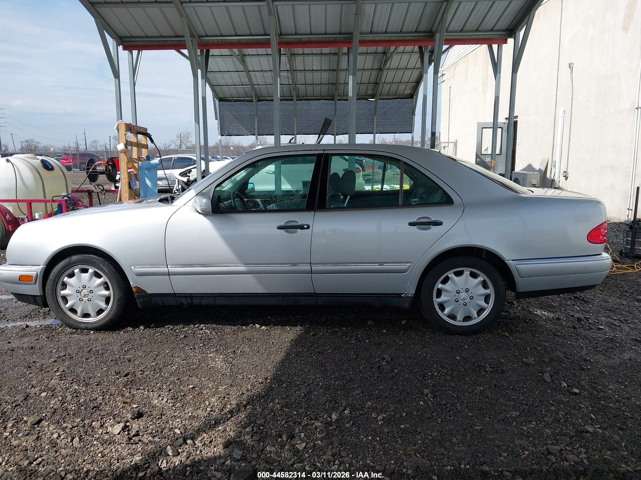 1999 Mercedes-benz E 320   Silver vin: WDBJF65H1XA922865