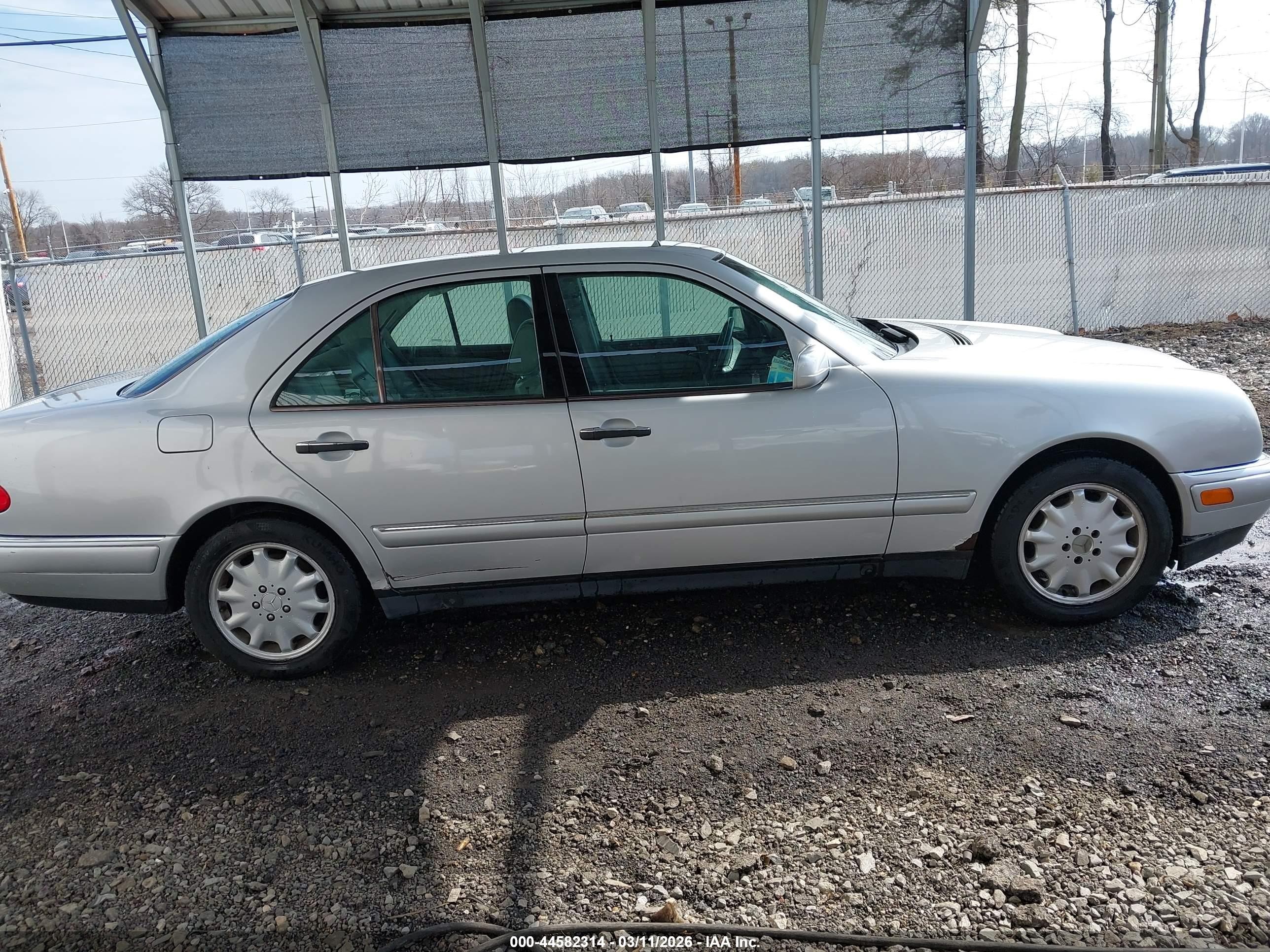 1999 Mercedes-benz E 320   Silver vin: WDBJF65H1XA922865