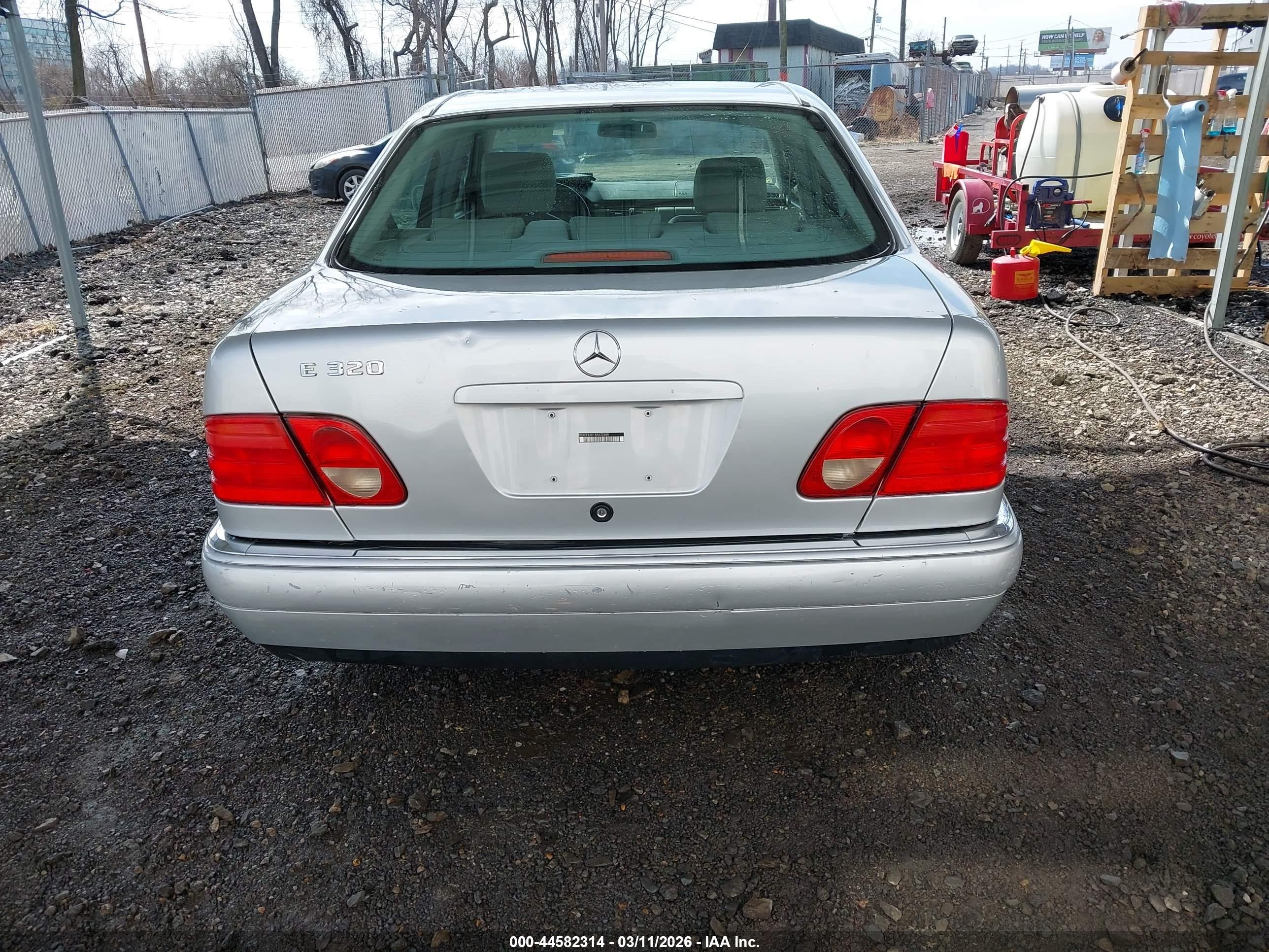 1999 Mercedes-benz E 320   Silver vin: WDBJF65H1XA922865