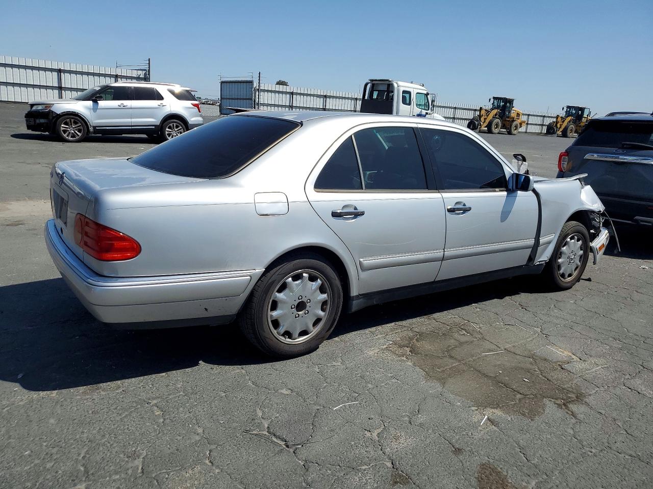 1999 Mercedes-benz E 320 Silver vin: WDBJF65H2XA731293