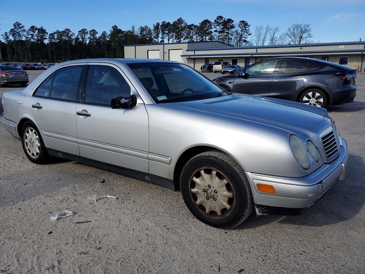 1999 Mercedes-benz E 320 Silver vin: WDBJF65H2XA778002