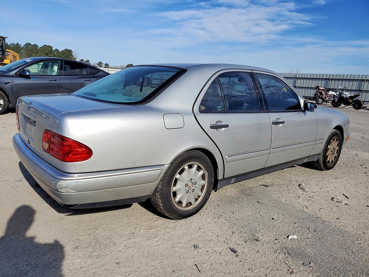 1999 Mercedes-benz E 320 Silver vin: WDBJF65H2XA778002