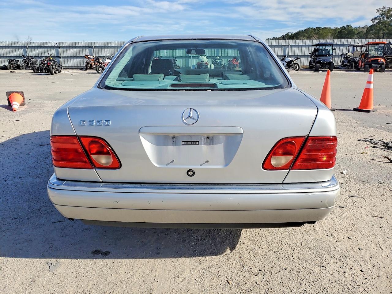 1999 Mercedes-benz E 320 Silver vin: WDBJF65H2XA778002
