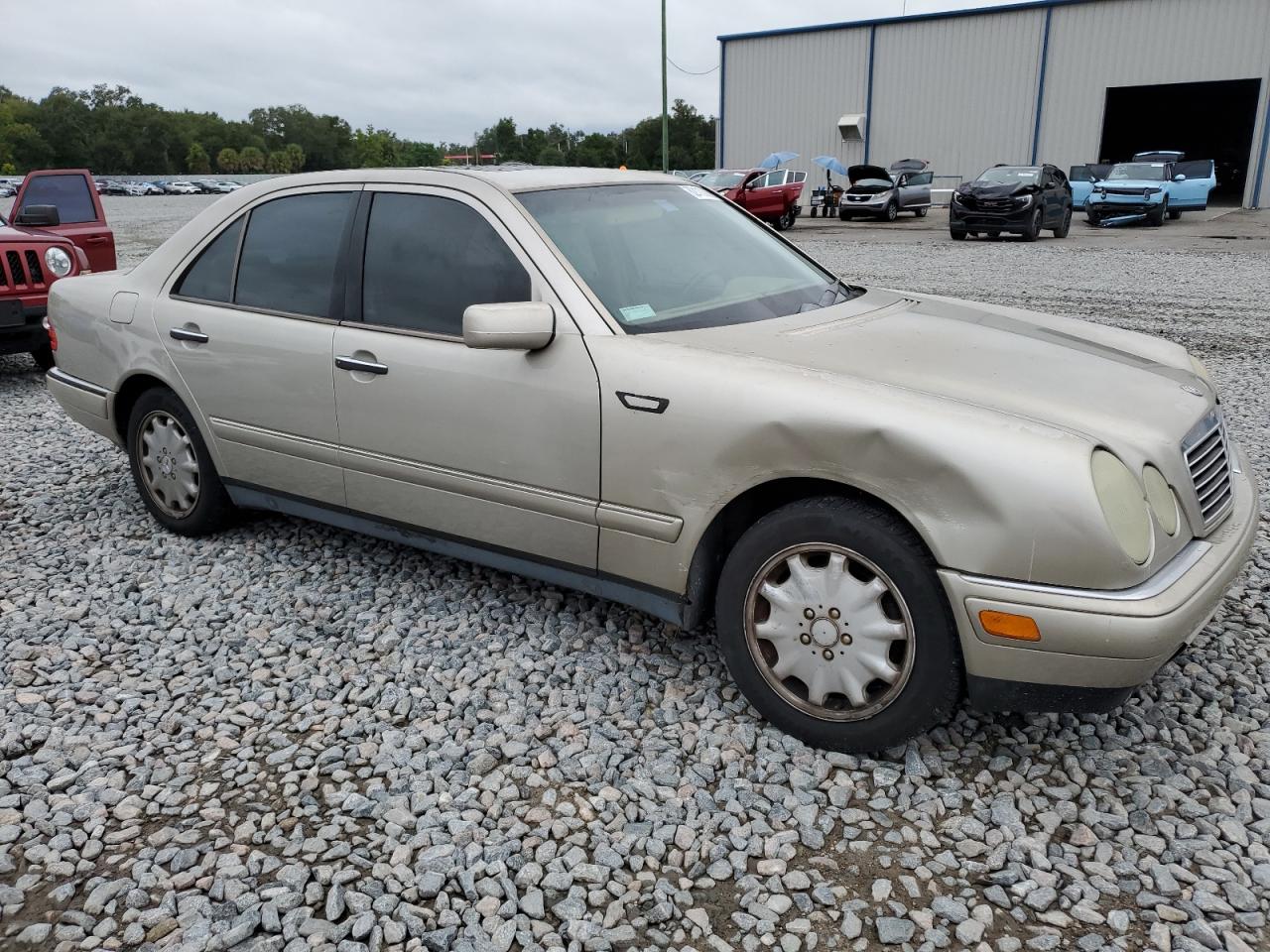 1999 Mercedes-benz E 320 Золотой vin: WDBJF65H2XA789971