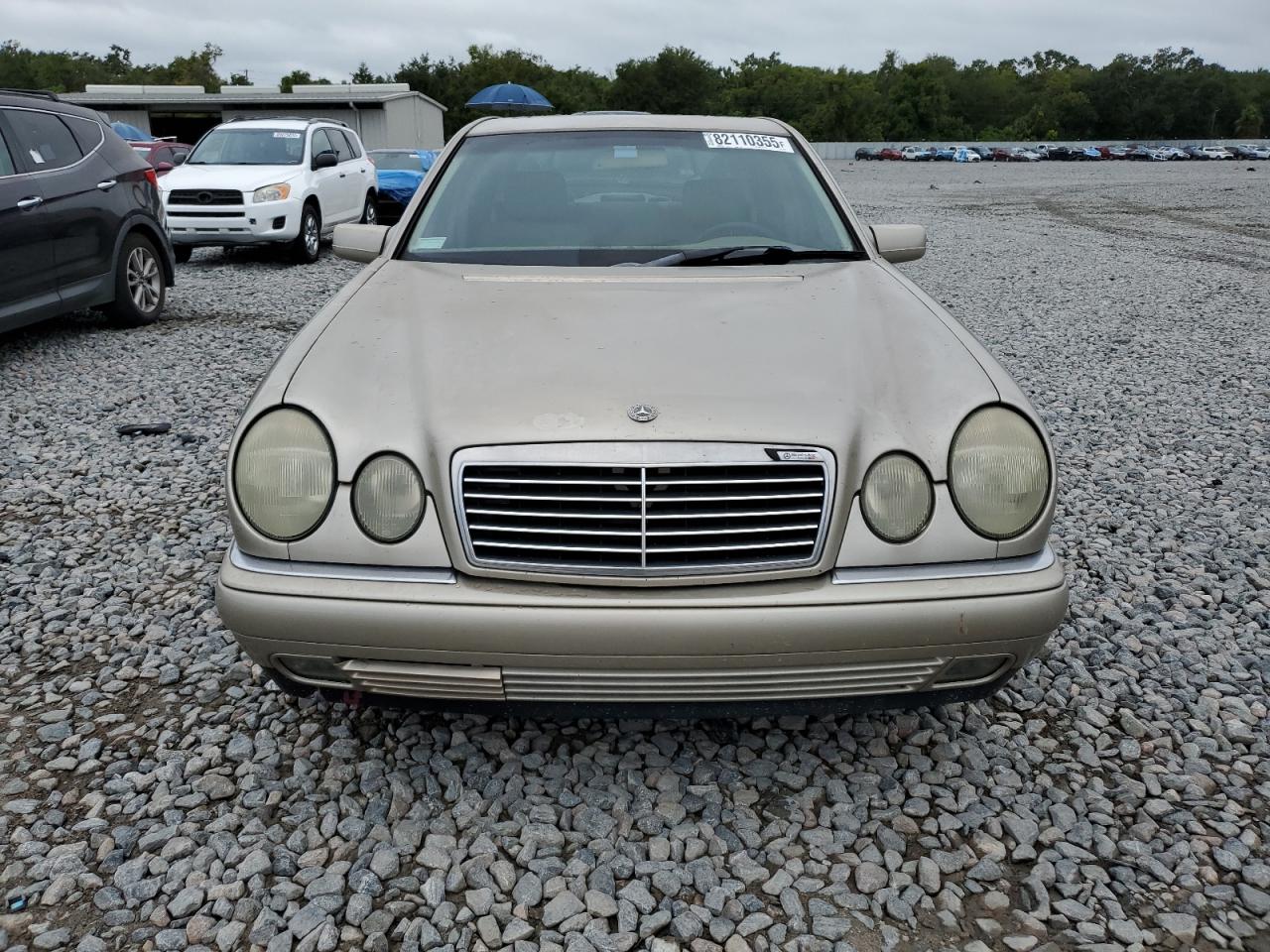 1999 Mercedes-benz E 320 Золотой vin: WDBJF65H2XA789971