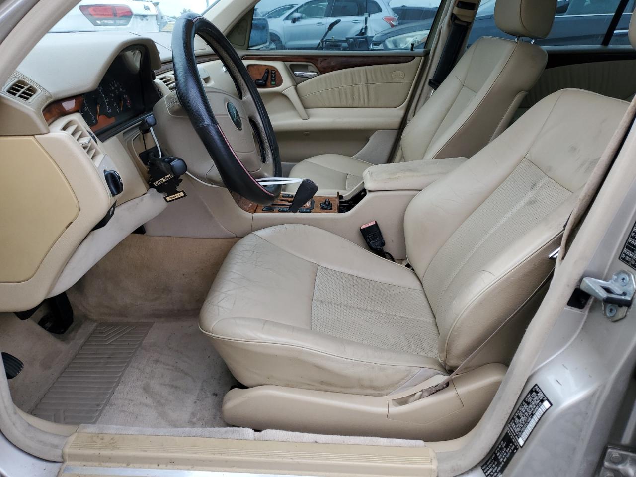 1999 Mercedes-benz E 320 Золотой vin: WDBJF65H2XA789971