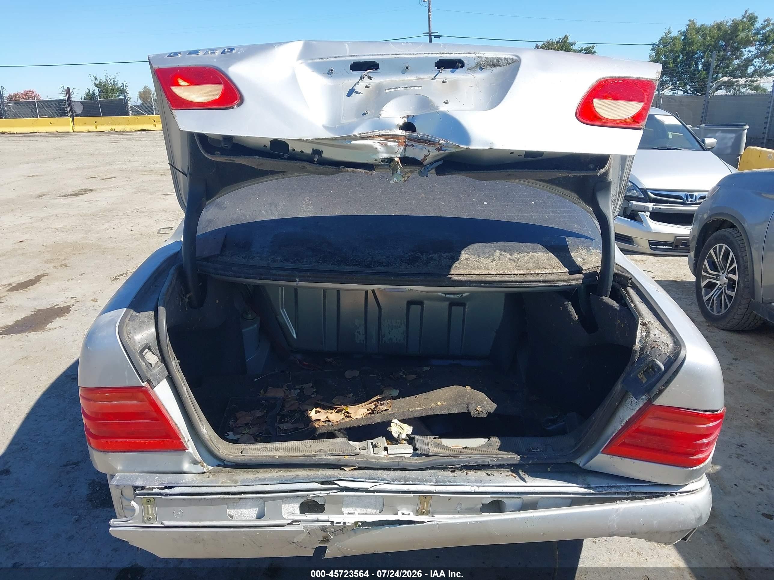 1999 Mercedes-benz E 320   Silver vin: WDBJF65H2XA885762