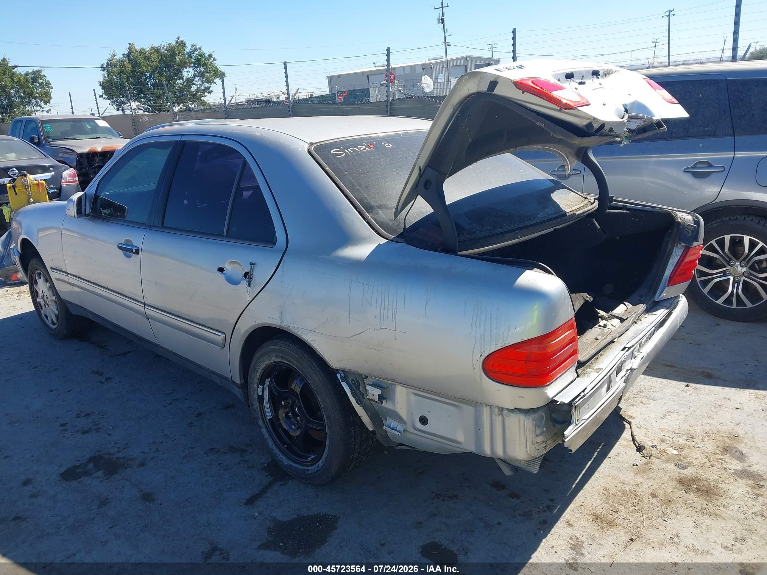 1999 Mercedes-benz E 320   Silver vin: WDBJF65H2XA885762