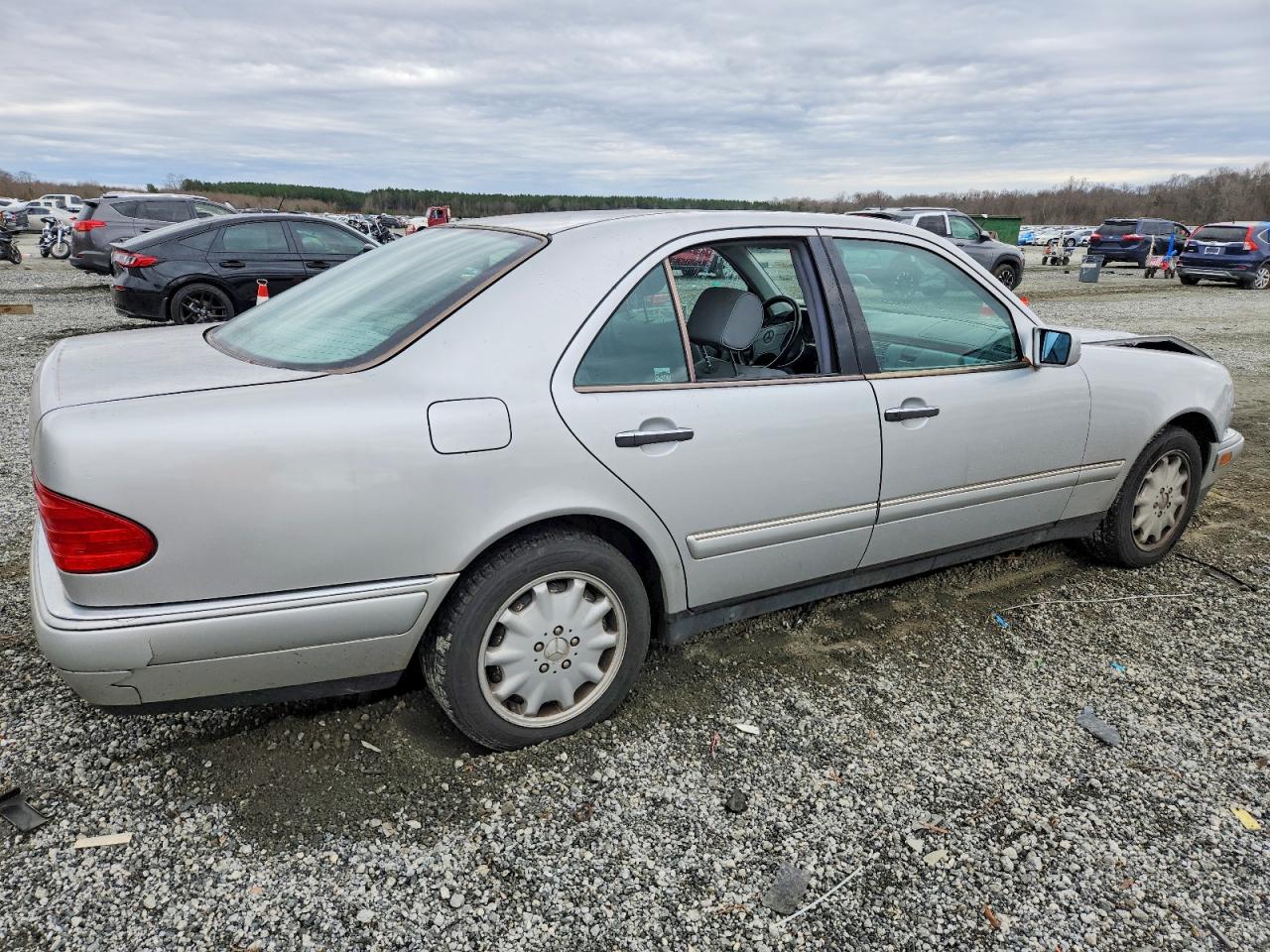 1999 Mercedes-benz E 320 Silver vin: WDBJF65H2XA888922