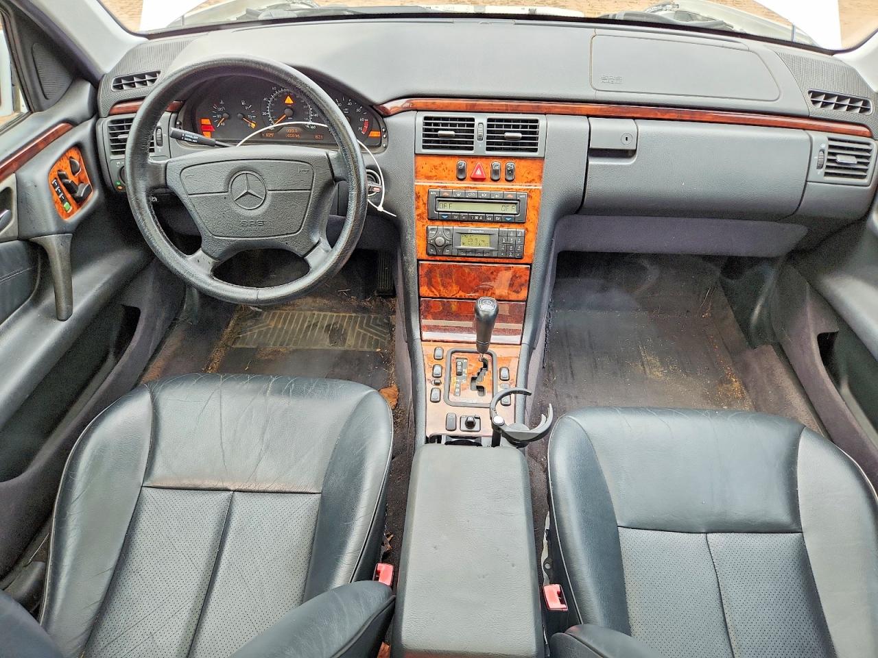 1999 Mercedes-benz E 320 White vin: WDBJF65H3XA824307
