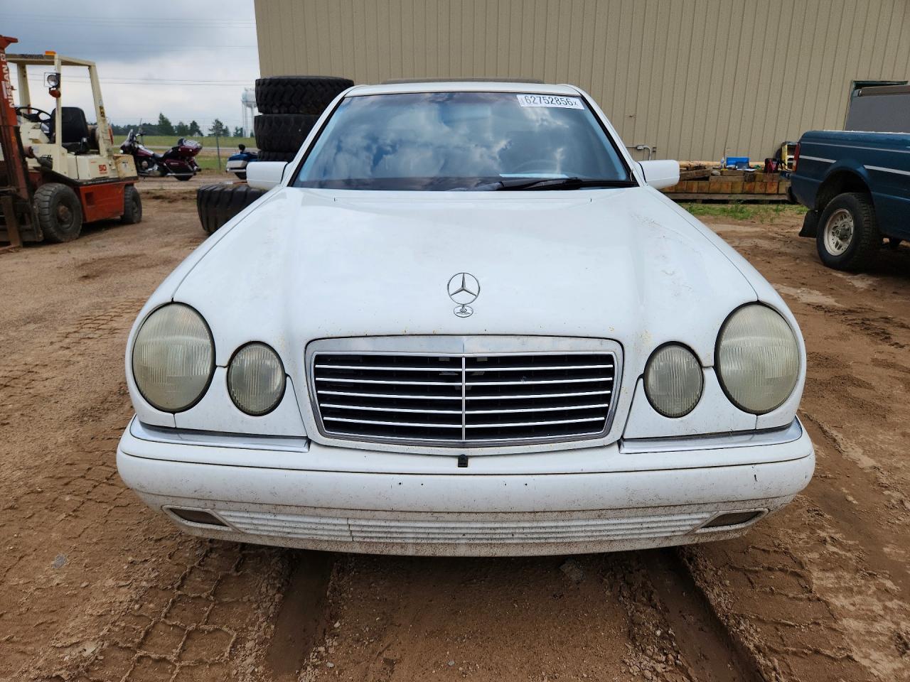 1999 Mercedes-benz E 320 White vin: WDBJF65H3XA824307