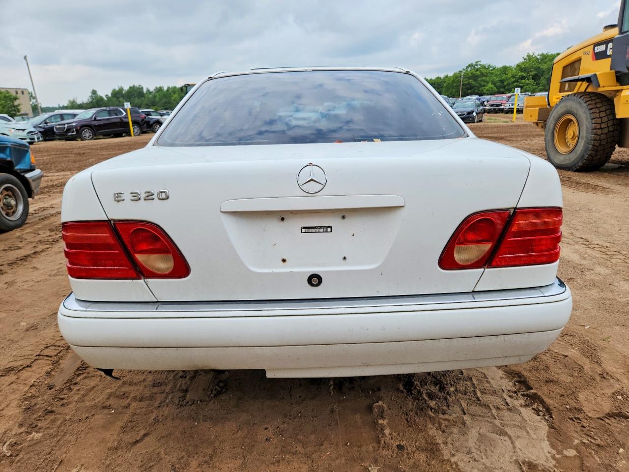 1999 Mercedes-benz E 320 White vin: WDBJF65H3XA824307