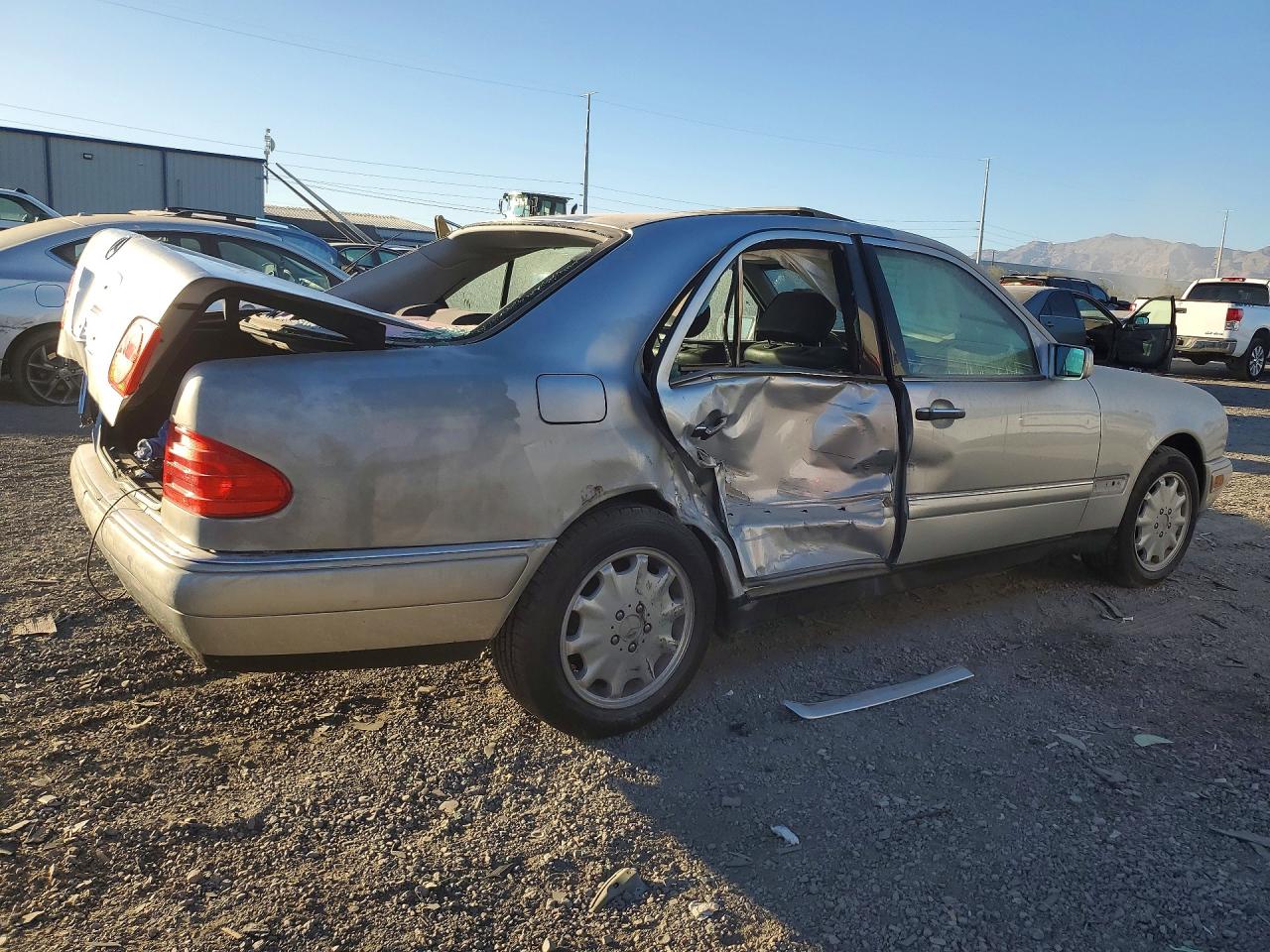 1999 Mercedes-benz E 320 Silver vin: WDBJF65H3XA858165