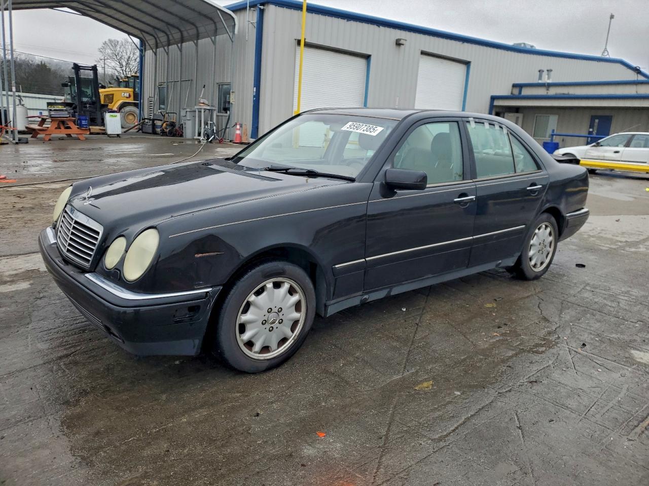 1999 Mercedes-benz E 320 Black vin: WDBJF65H3XA891084