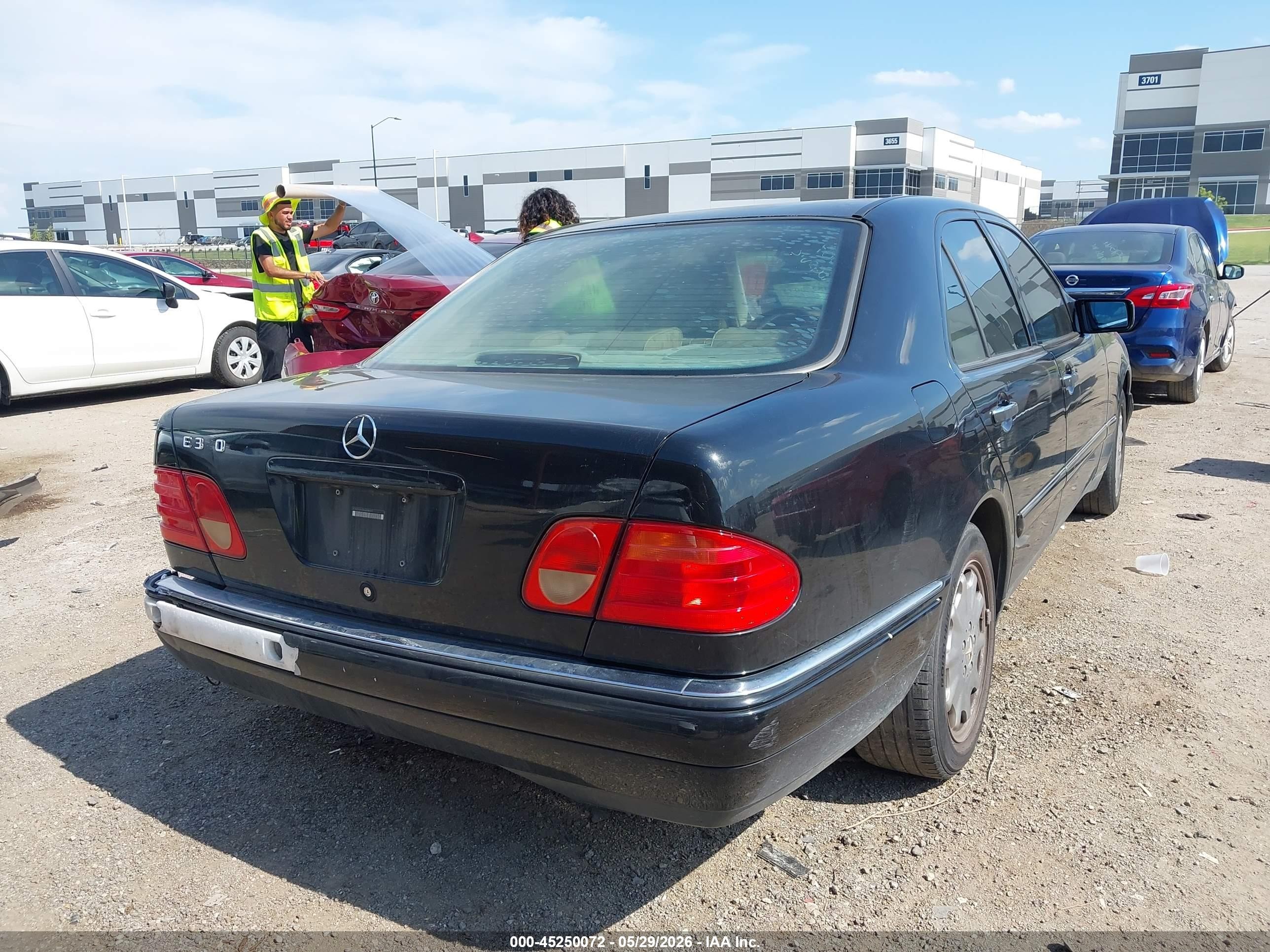 1999 Mercedes-benz E 320   Черный vin: WDBJF65H3XA898911