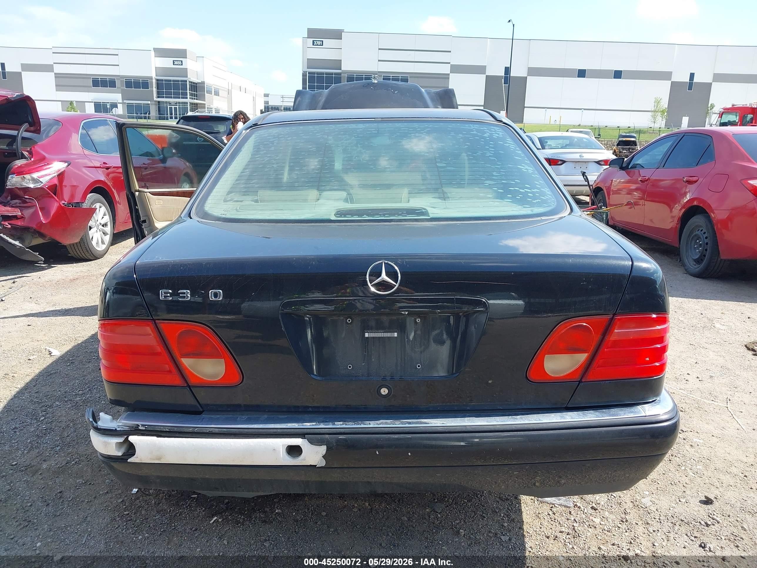 1999 Mercedes-benz E 320   Черный vin: WDBJF65H3XA898911