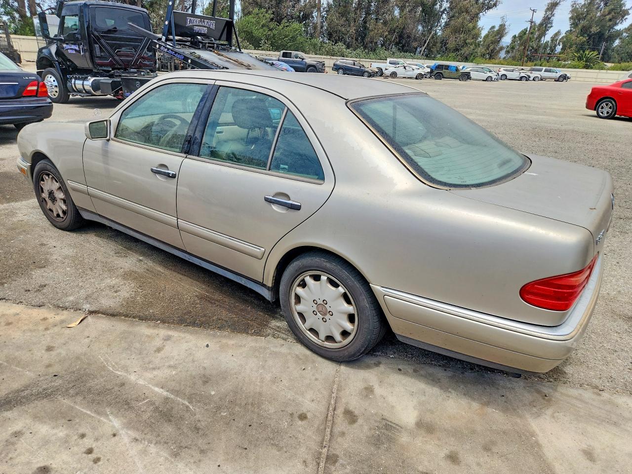 1999 Mercedes-benz E 320 Желто-коричневый vin: WDBJF65H3XA900947