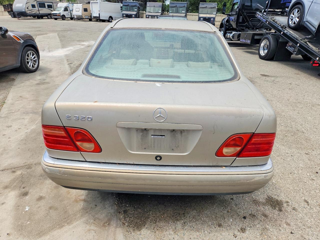 1999 Mercedes-benz E 320 Желто-коричневый vin: WDBJF65H3XA900947