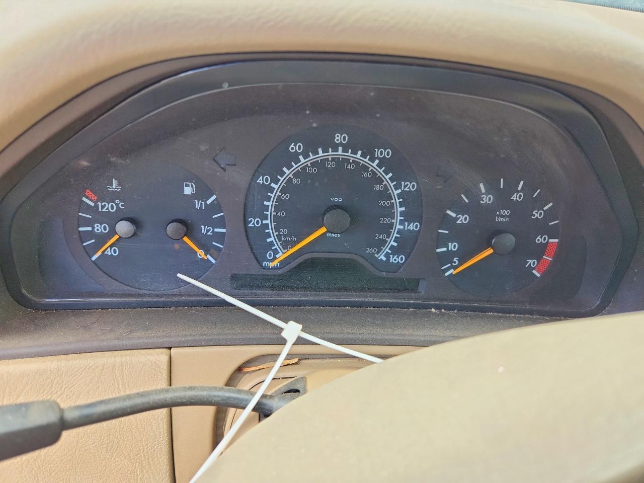 1999 Mercedes-benz E 320 Желто-коричневый vin: WDBJF65H3XA900947