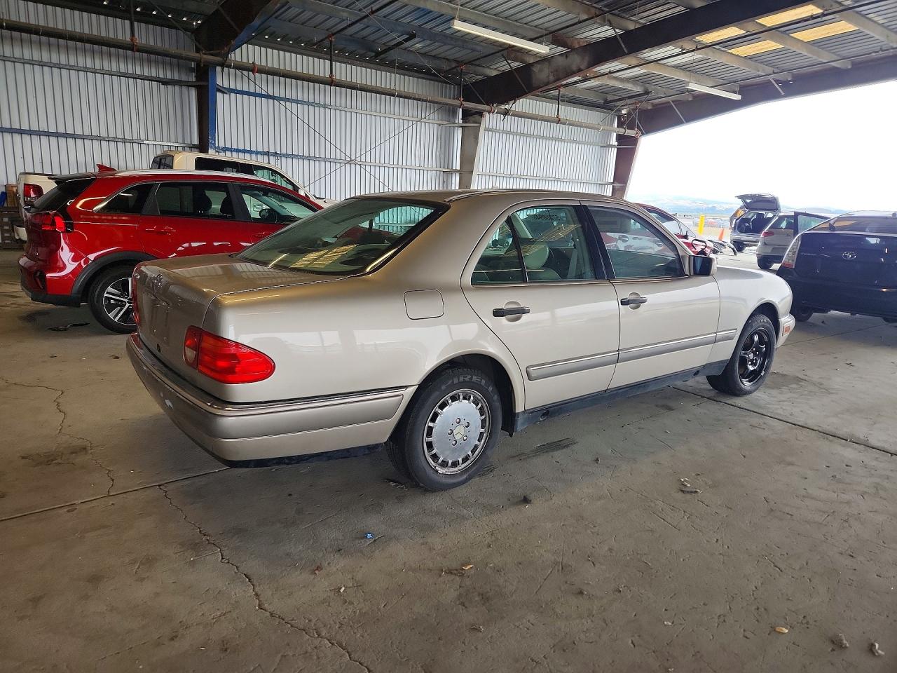1999 Mercedes-benz E 320 Tan vin: WDBJF65H3XA925766