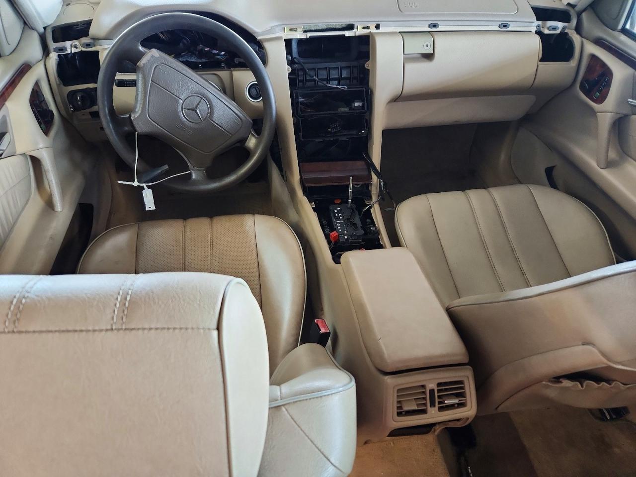 1999 Mercedes-benz E 320 Tan vin: WDBJF65H3XA925766