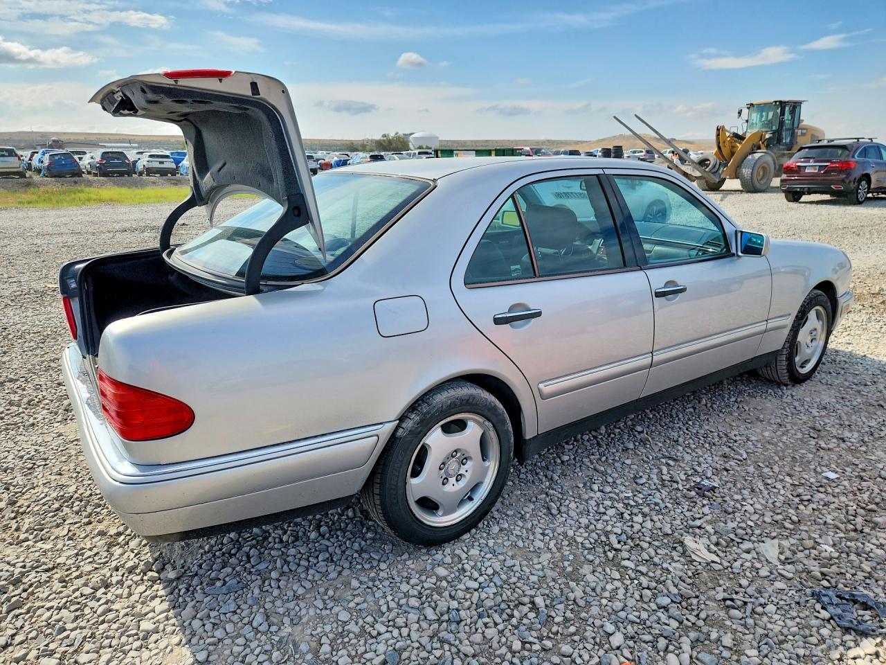 1999 Mercedes-benz E 320 Silver vin: WDBJF65H4XA743428