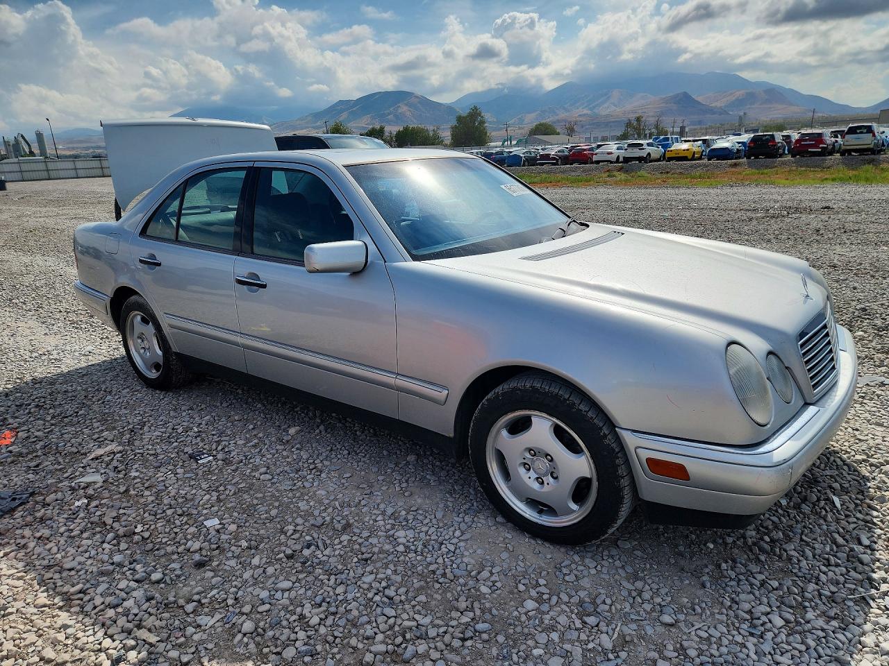 1999 Mercedes-benz E 320 Silver vin: WDBJF65H4XA743428