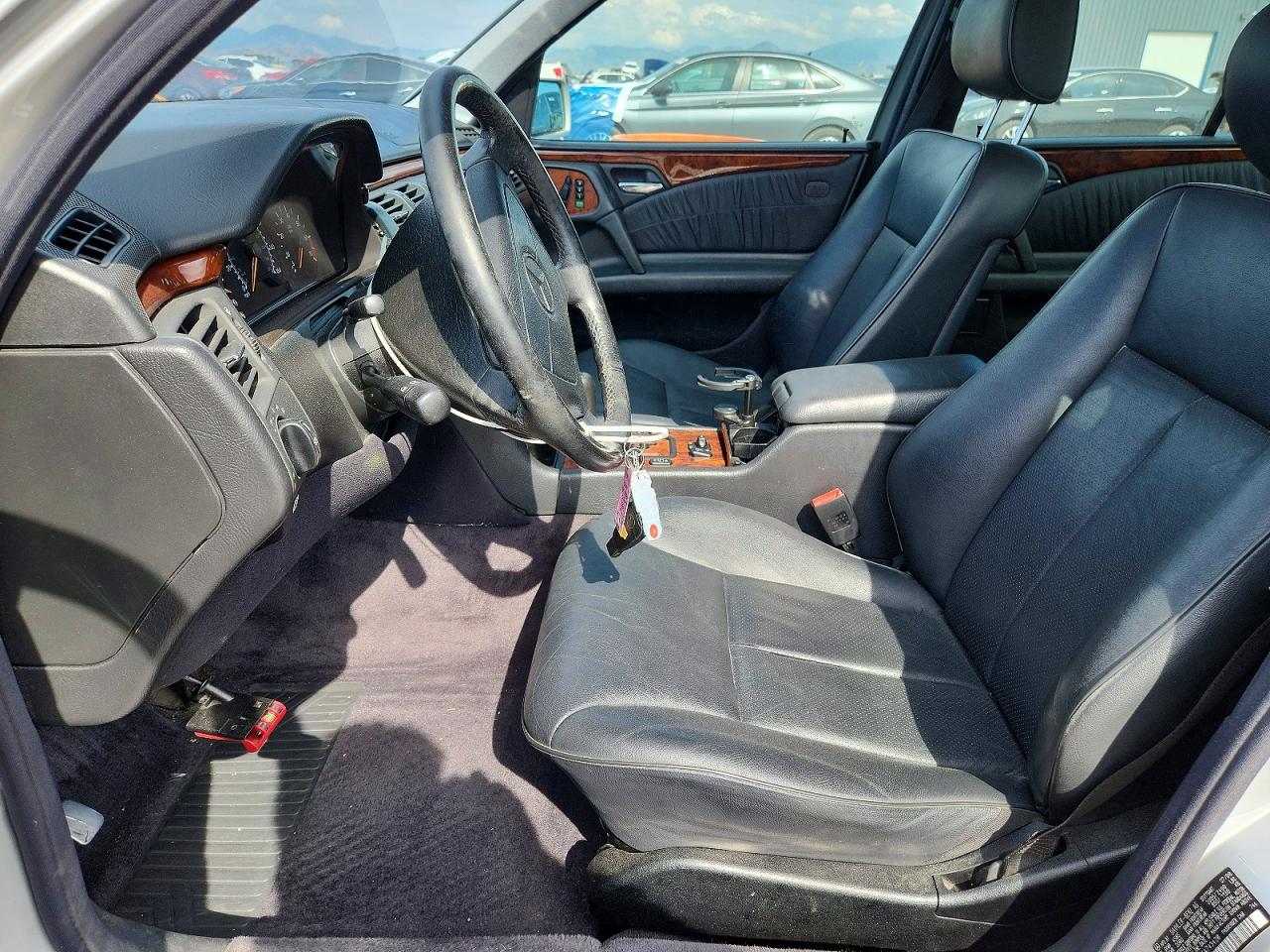 1999 Mercedes-benz E 320 Silver vin: WDBJF65H4XA743428