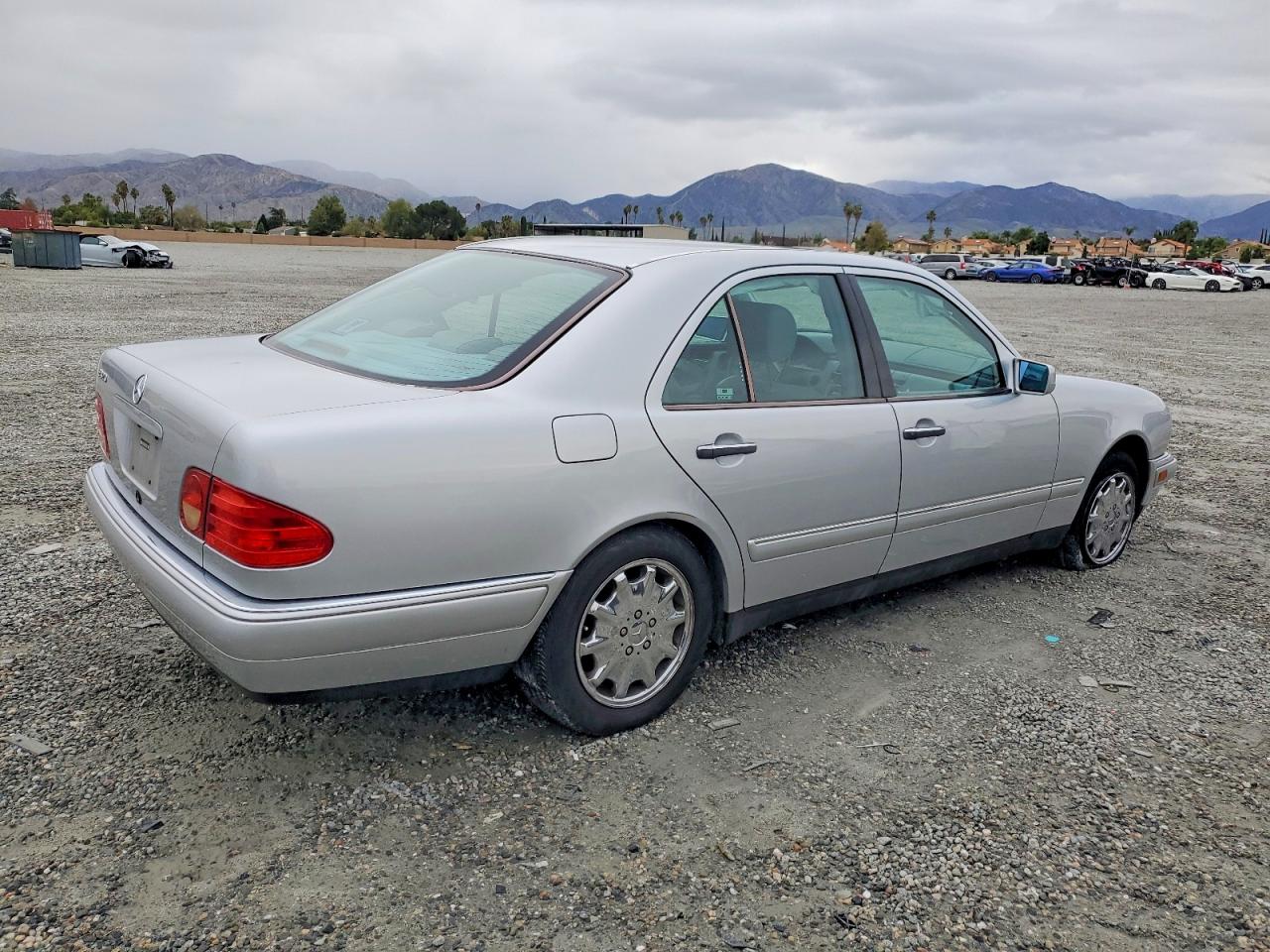 1999 Mercedes-benz E 320 Silver vin: WDBJF65H4XA762819
