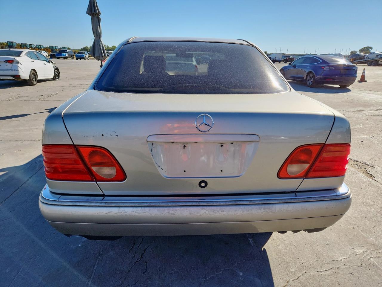 1999 Mercedes-benz E 320 Gold vin: WDBJF65H4XA790071