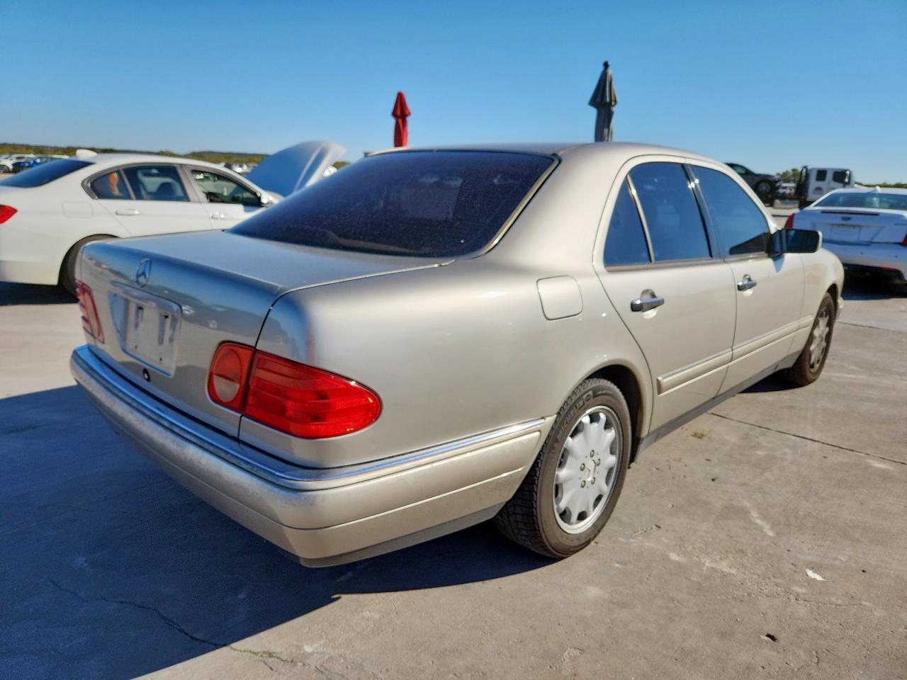 1999 Mercedes-benz E 320 Gold vin: WDBJF65H4XA790071