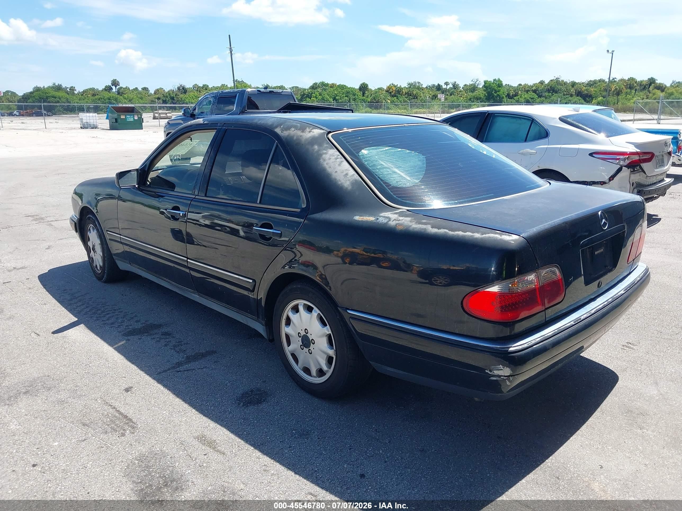 1999 Mercedes-benz E 320   Black vin: WDBJF65H4XA833887