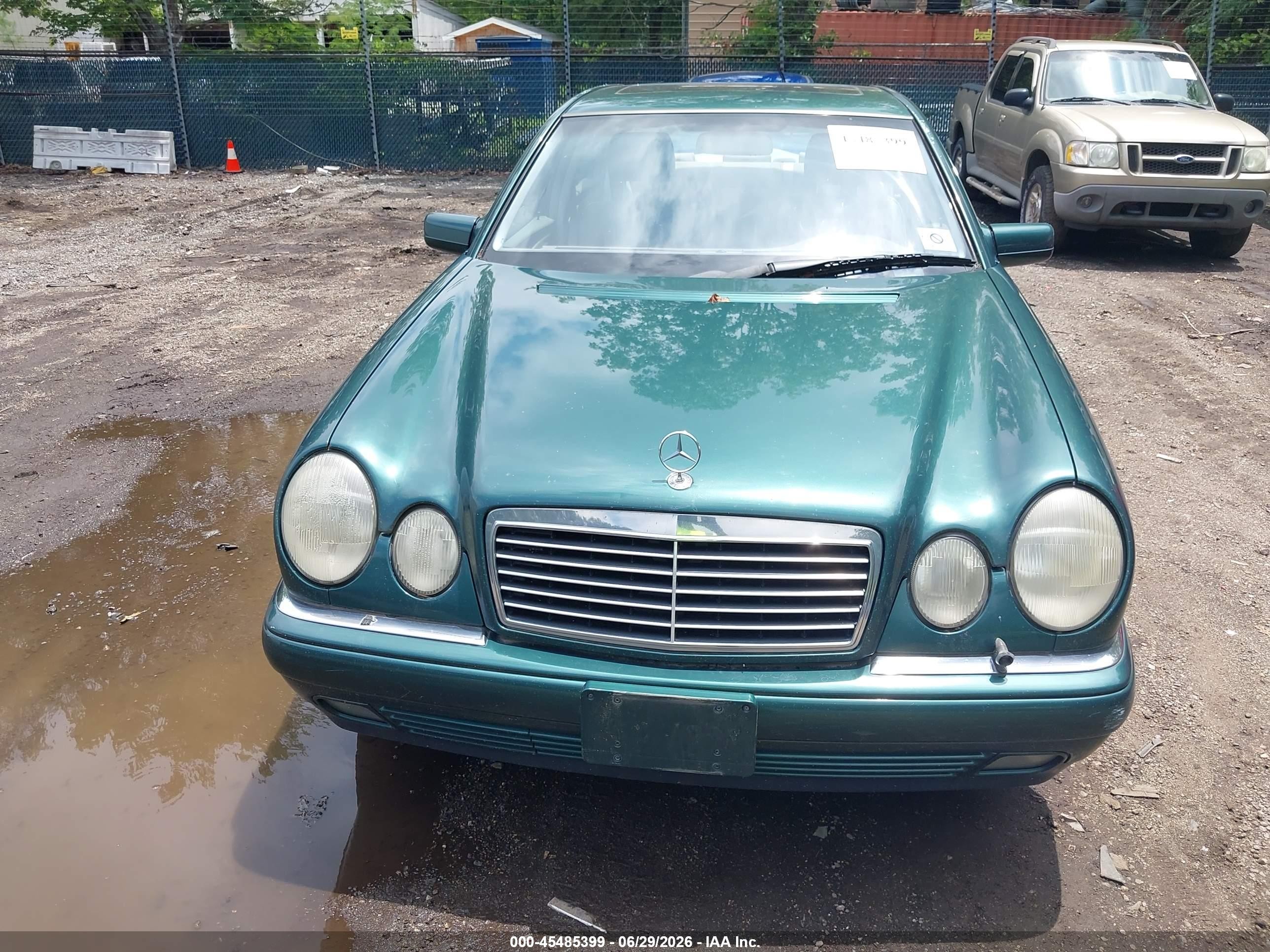 1999 Mercedes-benz E 320   Green vin: WDBJF65H4XA929325