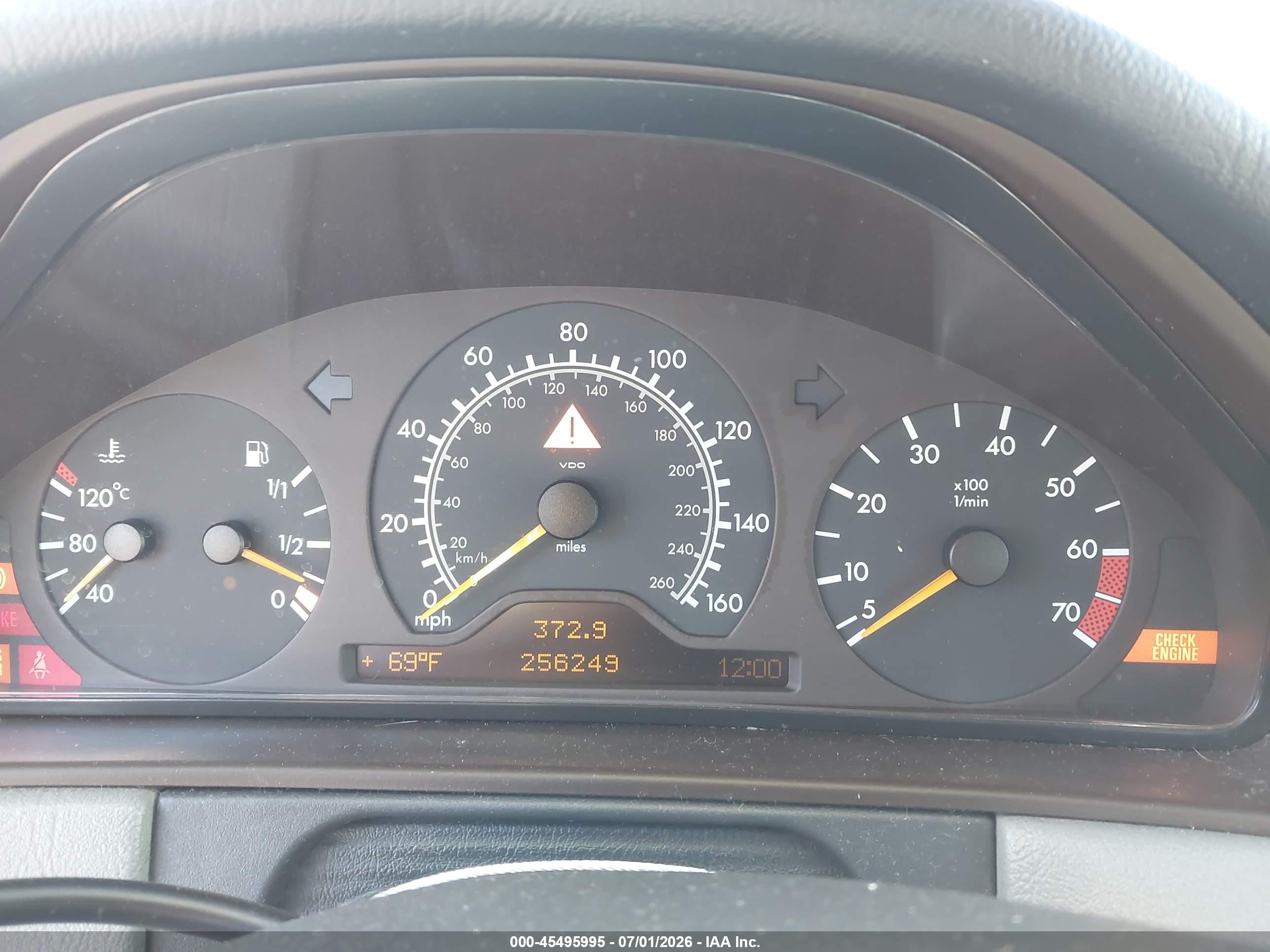 1999 Mercedes-benz E 320   White vin: WDBJF65H5XA951771