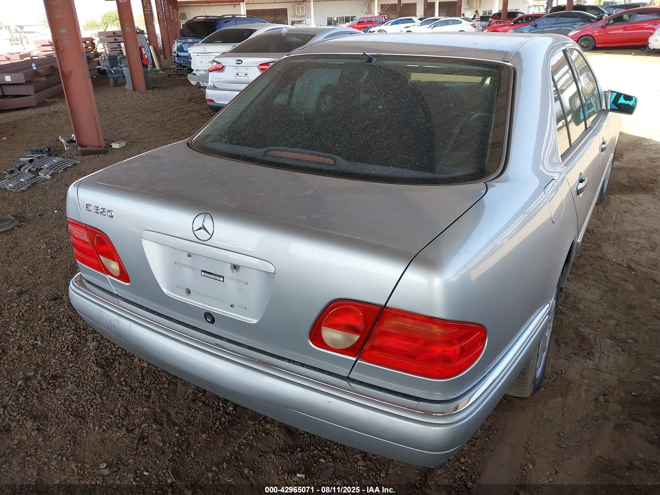 1999 Mercedes-benz E 320   Silver vin: WDBJF65H6XA783865