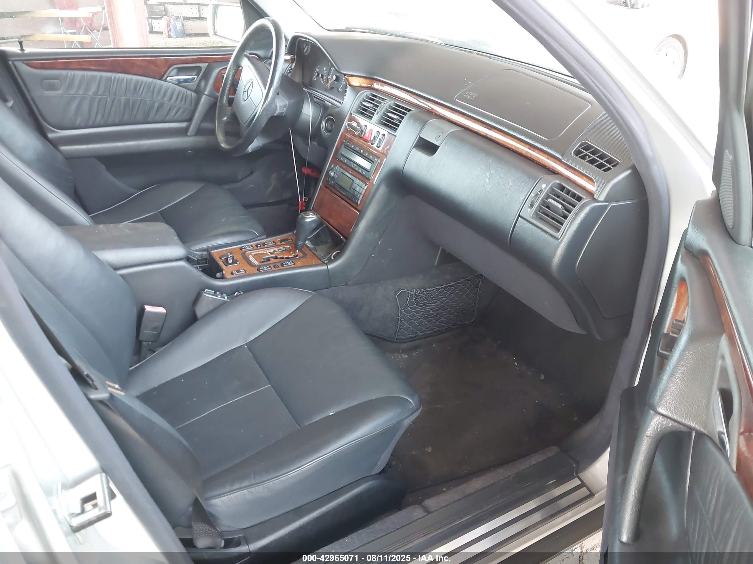 1999 Mercedes-benz E 320   Silver vin: WDBJF65H6XA783865