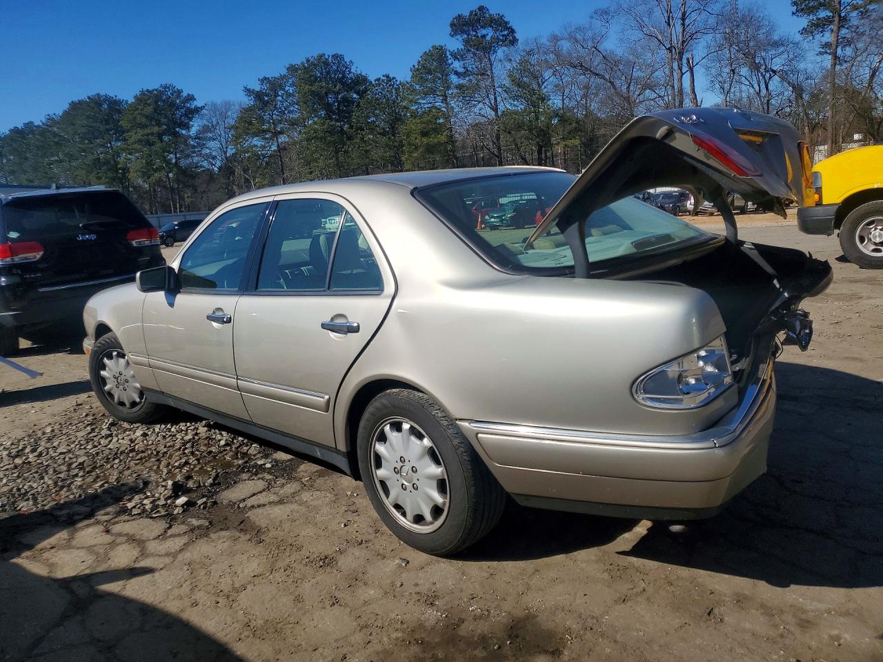 1999 Mercedes-benz E 320 Gold vin: WDBJF65H6XA860024
