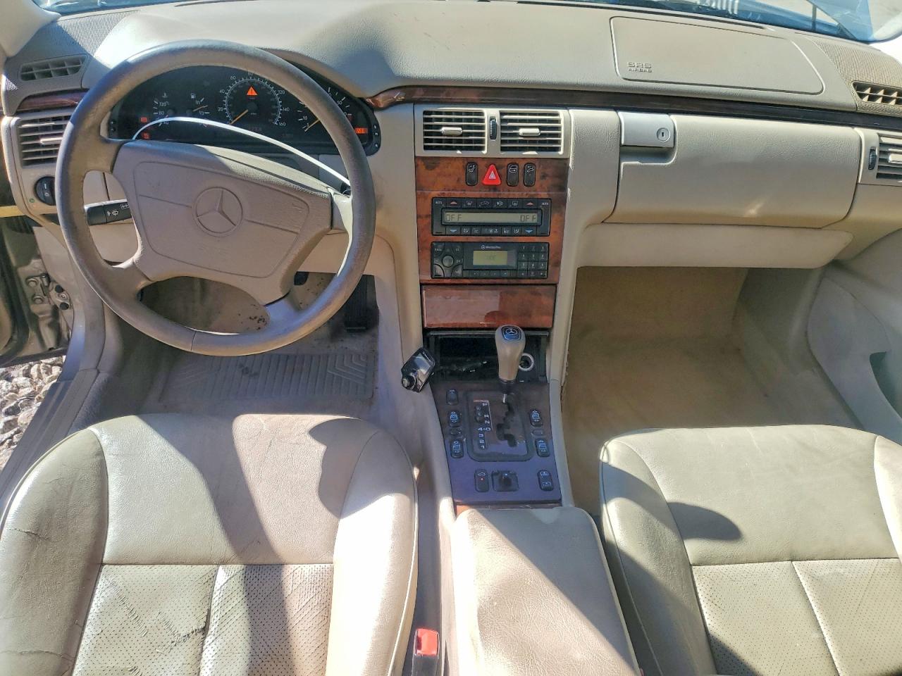 1999 Mercedes-benz E 320 Gold vin: WDBJF65H6XA860024