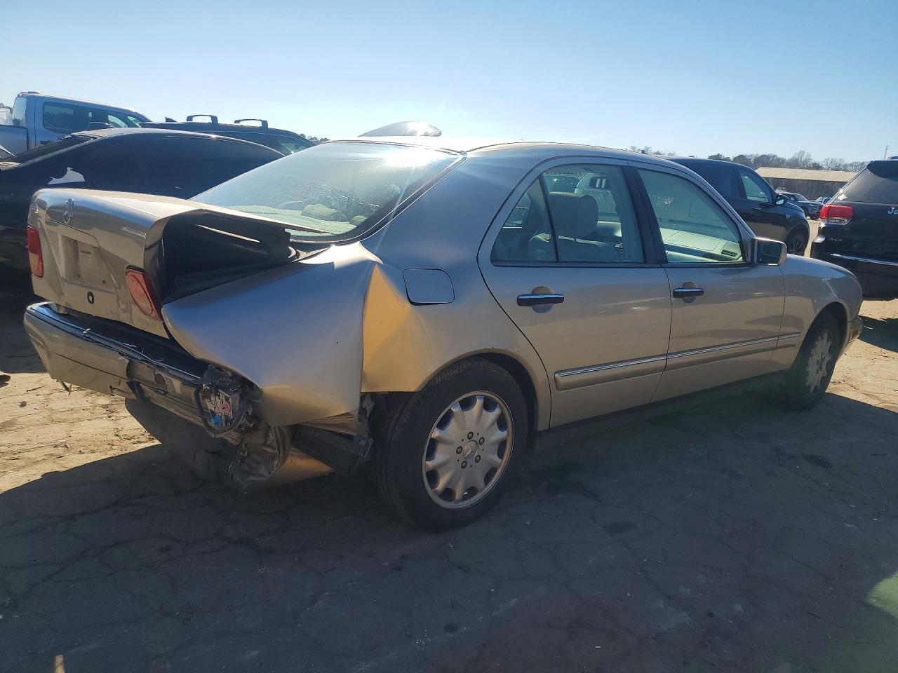 1999 Mercedes-benz E 320 Gold vin: WDBJF65H6XA860024