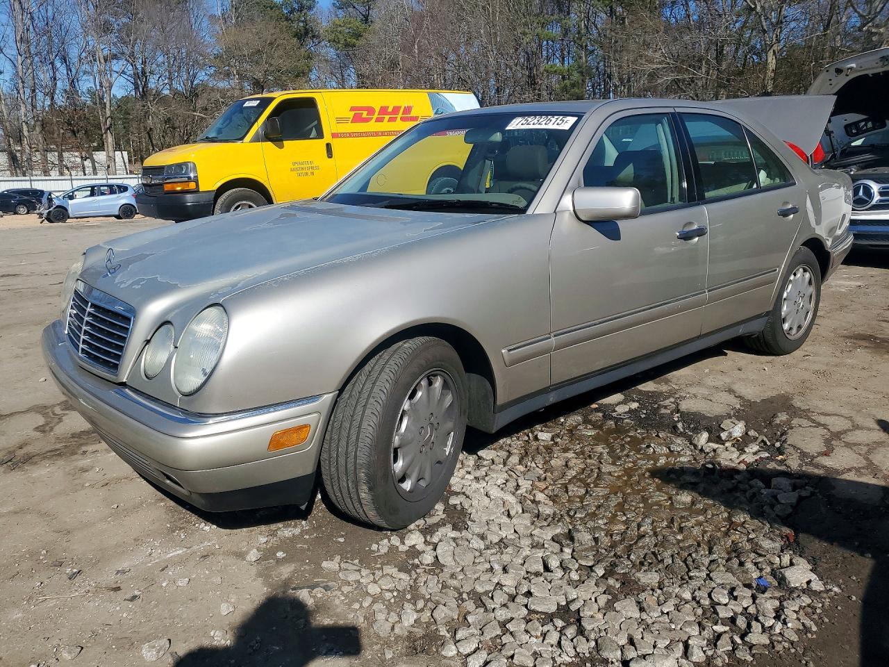 1999 Mercedes-benz E 320 Gold vin: WDBJF65H6XA860024