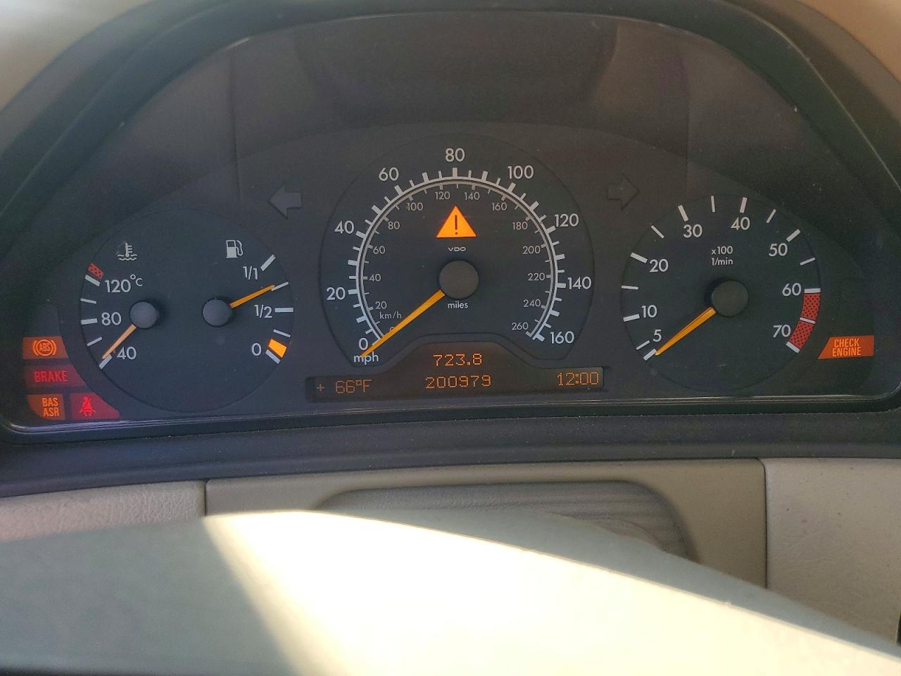 1999 Mercedes-benz E 320 Gold vin: WDBJF65H6XA860024