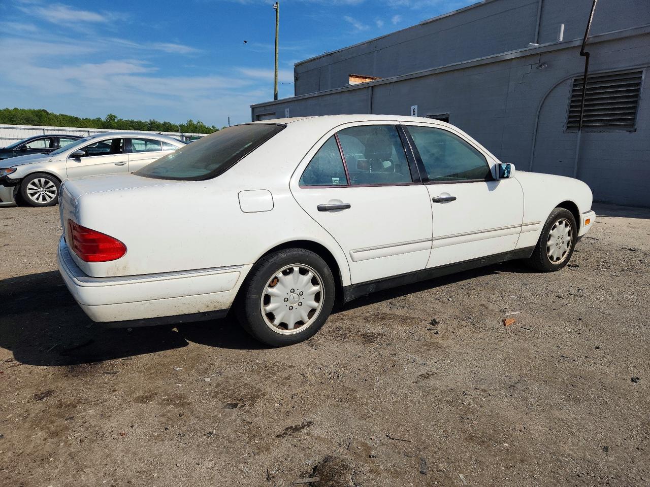 1999 Mercedes-benz E 320 White vin: WDBJF65H7XA728938