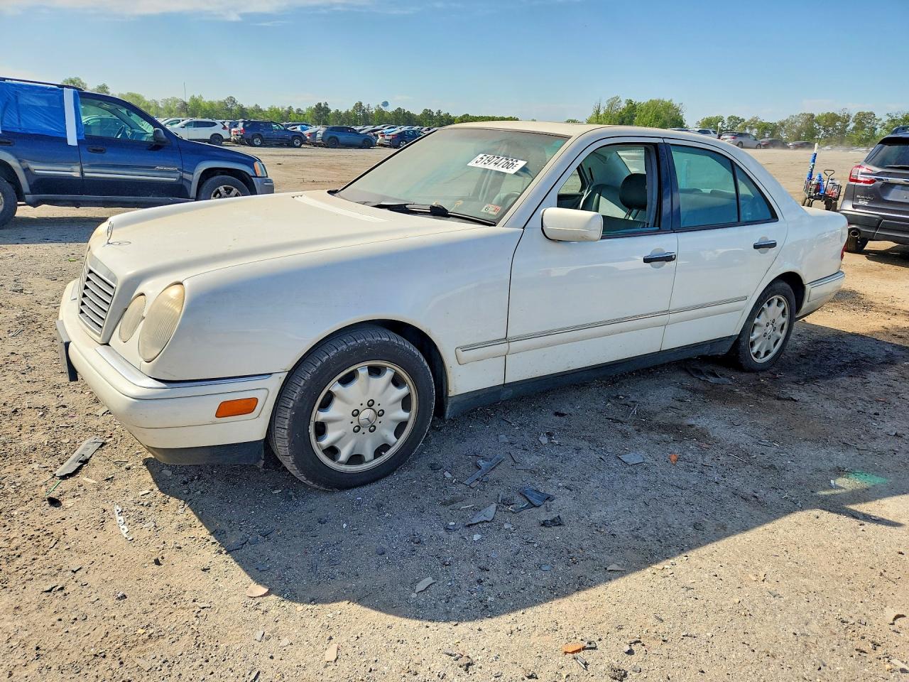 1999 Mercedes-benz E 320 White vin: WDBJF65H7XA728938