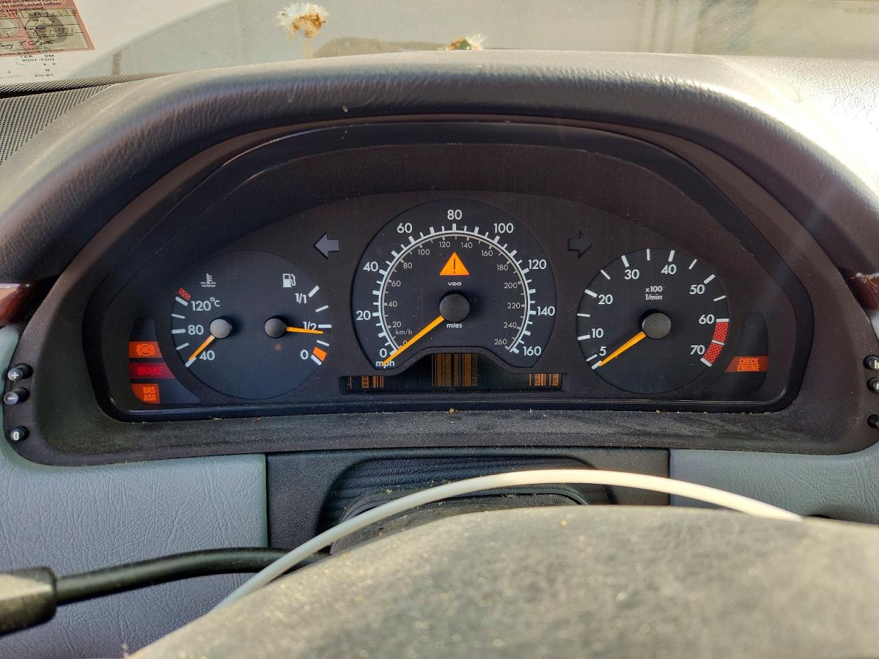 1999 Mercedes-benz E 320 White vin: WDBJF65H7XA728938