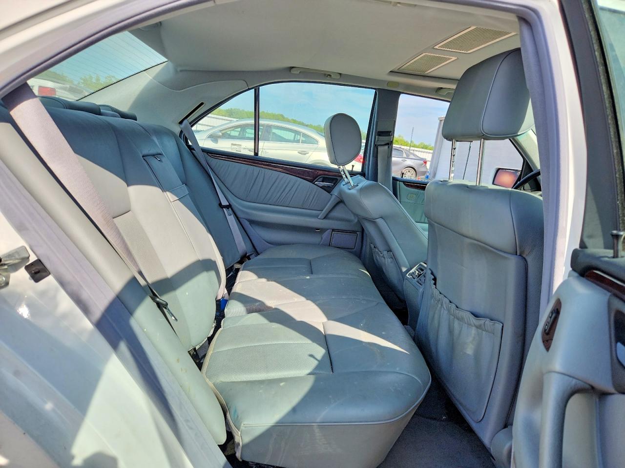 1999 Mercedes-benz E 320 White vin: WDBJF65H7XA728938